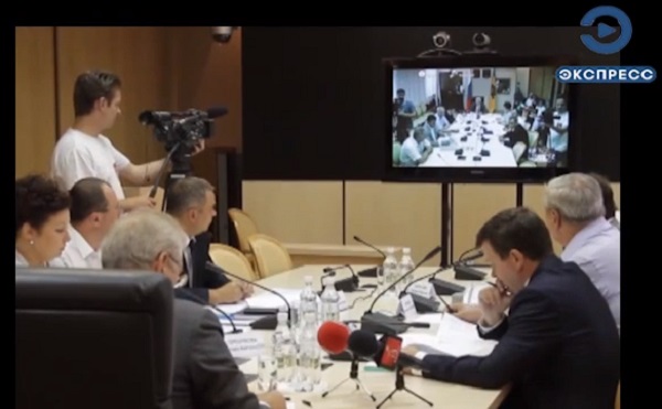 Иван Белозерцев принимал граждан в режиме видеоконференции